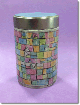 Stefania - Materiali: barattolo di latta, colore acrilico base, matite colorate